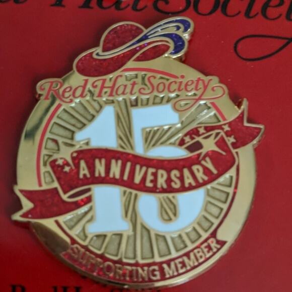 RED HAT SOCIETY 2013 15TH ANNIVERSARY PIN and key chain decor or braclet - Picture 2 of 5